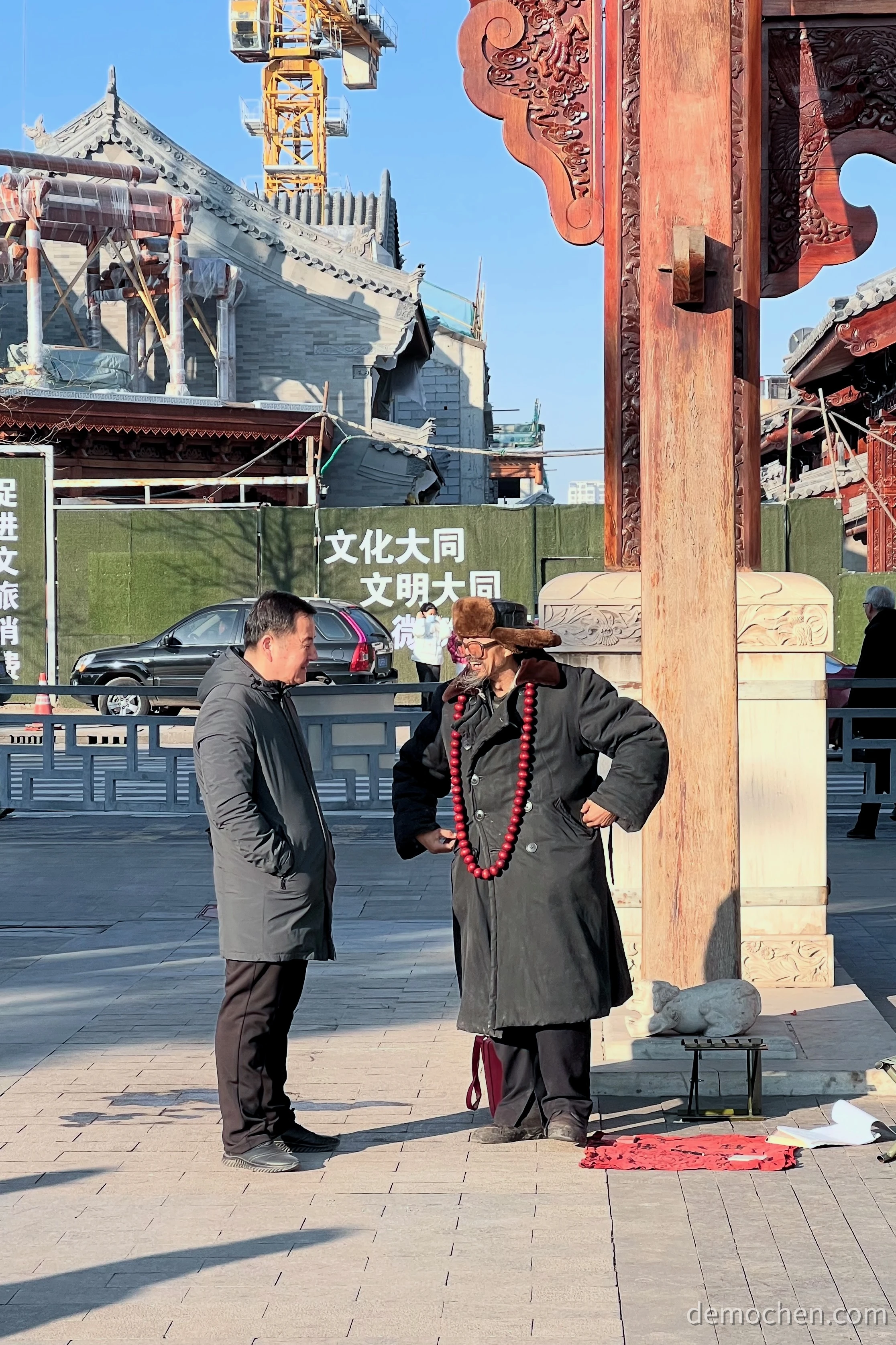 华严寺门口的大师